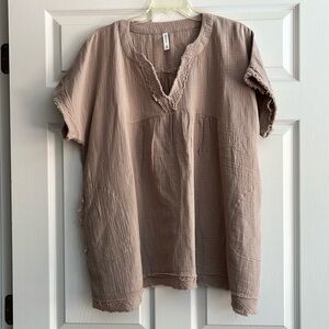 Ladies blouse Zenana Size XL khaki color Flowy with Raw edges new without tags